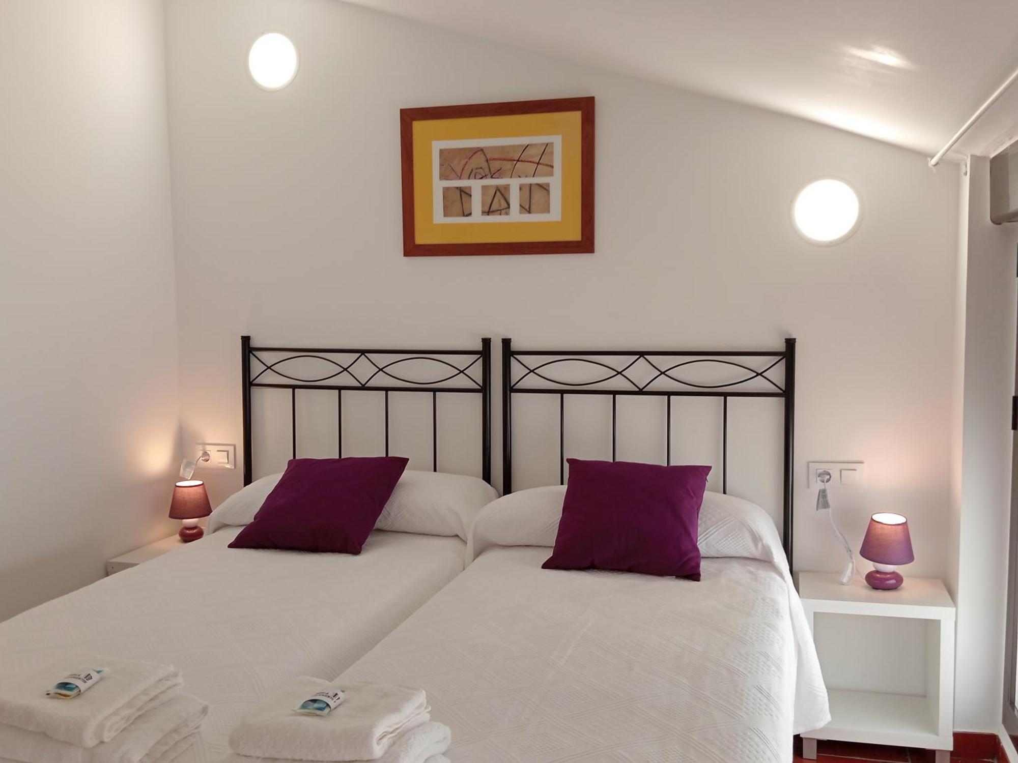 Apartamentos La Piedra En Pleno Centro Historico Con Dos Dormitorios Y Dos Banos Нахера Экстерьер фото